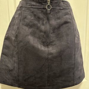 Old Navy skirt. Size small. Navy,back pockets,front zipper